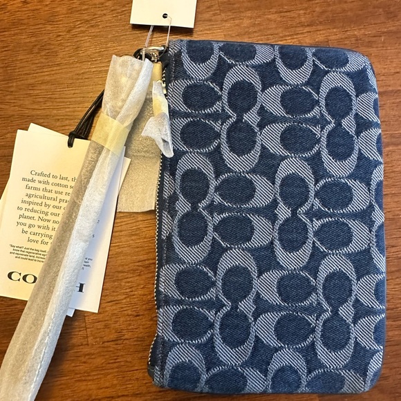 COACH SIGNATURE DENIM WRISTLET :NWT DEEP BLUE CAT61 - Picture 4 of 5